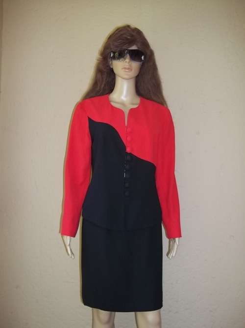 STYLISH AND CHIC RED AND BLACK  LISA B SUIT FROM GENEVIEVE WHALLEY  -  SIZE 34