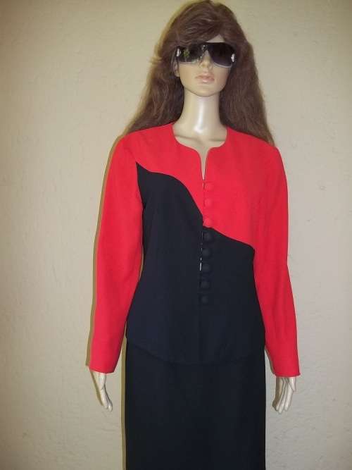 STYLISH AND CHIC RED AND BLACK  LISA B SUIT FROM GENEVIEVE WHALLEY  -  SIZE 34