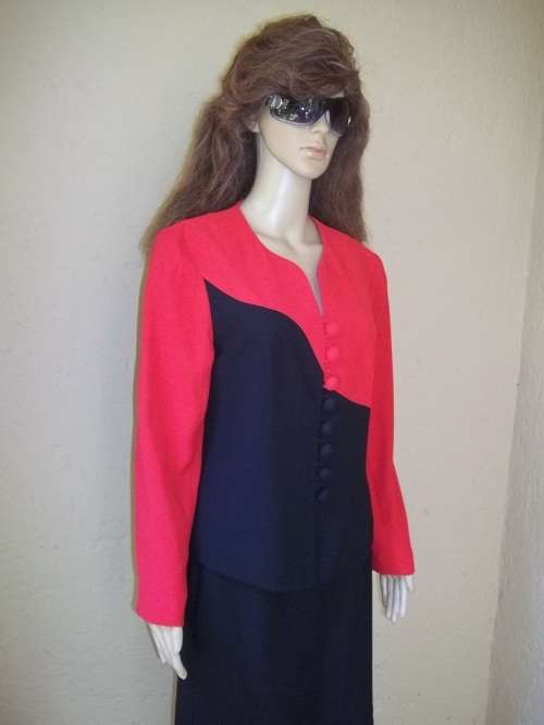 STYLISH AND CHIC RED AND BLACK  LISA B SUIT FROM GENEVIEVE WHALLEY  -  SIZE 34