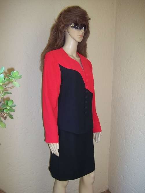 STYLISH AND CHIC RED AND BLACK  LISA B SUIT FROM GENEVIEVE WHALLEY  -  SIZE 34