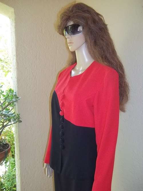 STYLISH AND CHIC RED AND BLACK  LISA B SUIT FROM GENEVIEVE WHALLEY  -  SIZE 34