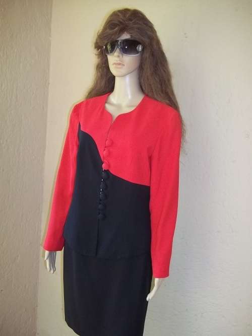 STYLISH AND CHIC RED AND BLACK  LISA B SUIT FROM GENEVIEVE WHALLEY  -  SIZE 34