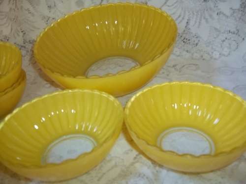 YELLOW VINTAGE DESERT BOWLS  - ONE LARGE AND SIX SMALL