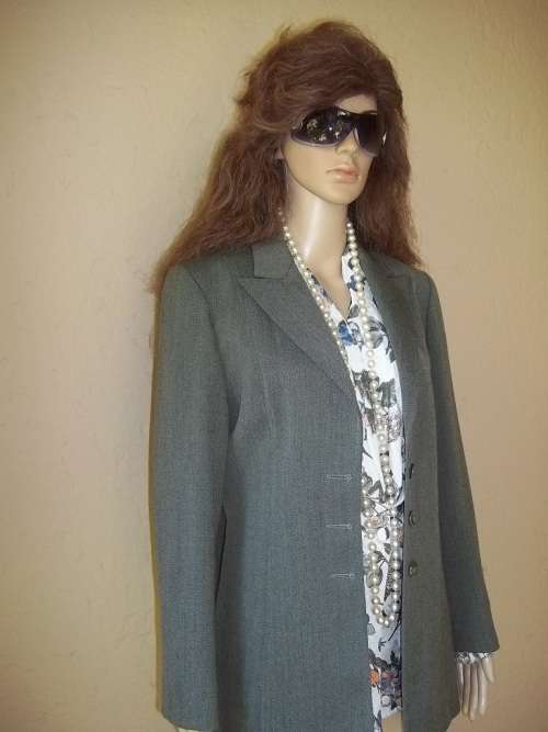NEW CONDITION MISS CASSIDY VINTAGE FAWN PURE NEW WOOL PANTSUIT - SIZE 34 ( 10 )