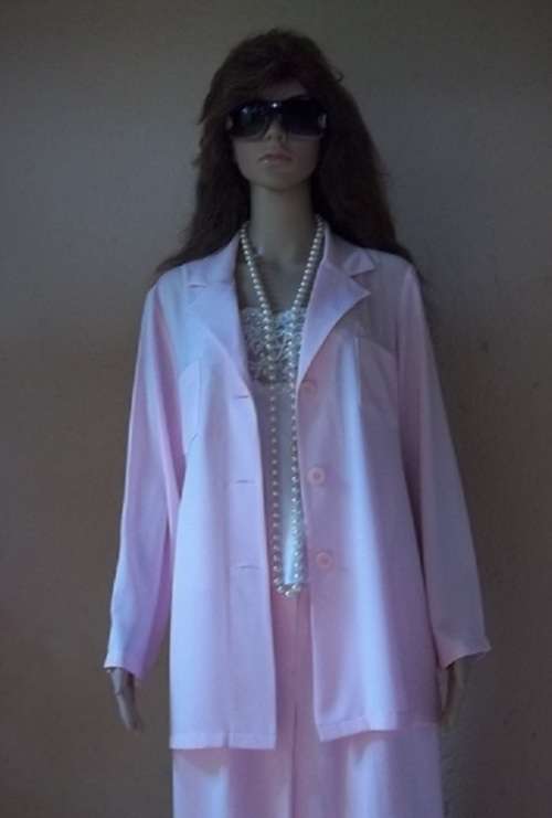 CLASSIC PINK MISS CASSIDY PANTSUIT FROM QUEENSPARK - SIZE 34