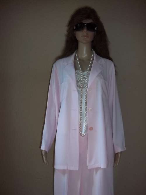 CLASSIC PINK MISS CASSIDY PANTSUIT FROM QUEENSPARK - SIZE 34
