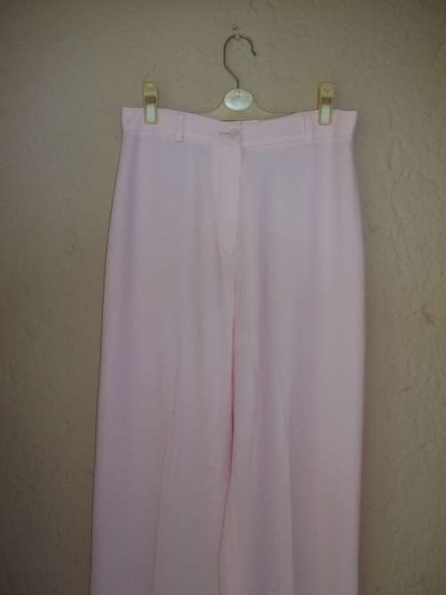 CLASSIC PINK MISS CASSIDY PANTSUIT FROM QUEENSPARK - SIZE 34