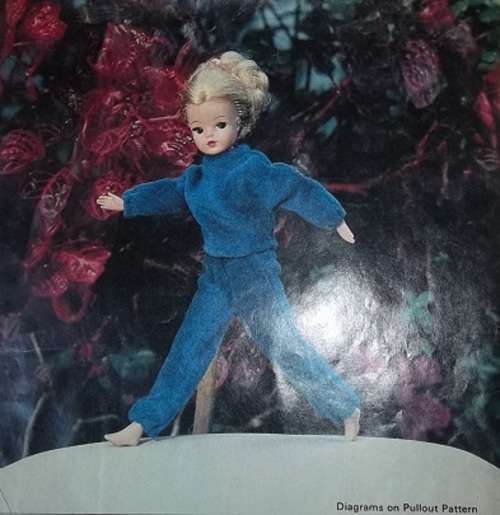 MAKING TRACKS - FOR 30 cm SINDY VINTAGE FASHION DOLL- TRENDY TRACK SUIT PATTERN - BARBIE ADJUSTMENT