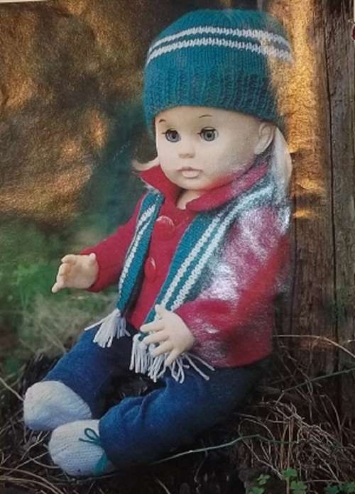 WINTER WARDROBE- TO FIT 43 cm FIRST LOVE DOLL - HAT, SCARF & BOOTEES FROM WOMAN'S VALUE JULY 1996
