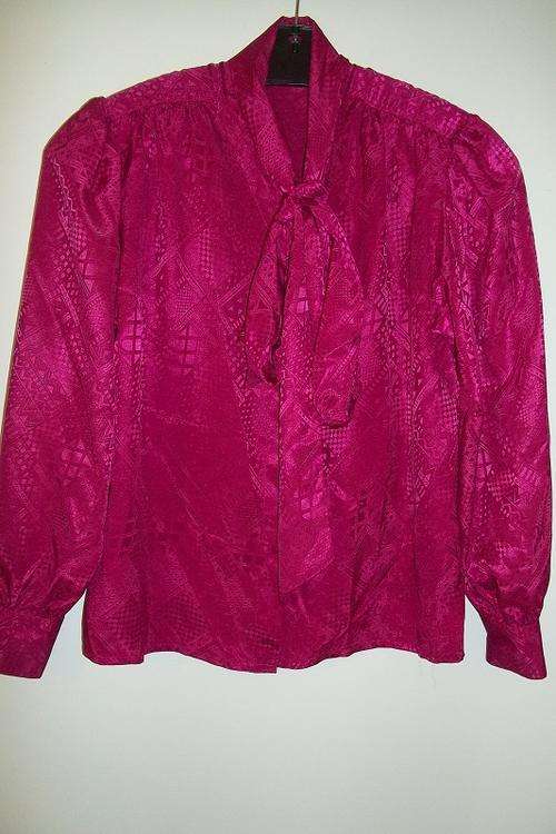 MISS CASSIDY VINTAGE - STUNNING CERISE SATIN BLOUSE - 34
