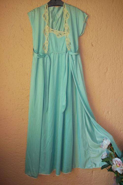 END OF SEASON SALE ! It's A Pleasure Vintage Negligee - Size Small