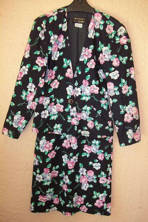 Stunning Vintage Suit from Dodo's Dynasty Collection - Size 32