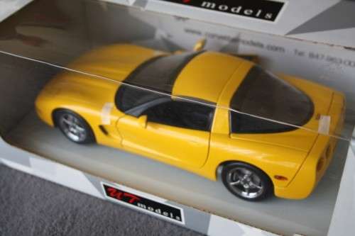 UT Models 1:18 Scale - Chevrolet Corvette C5
