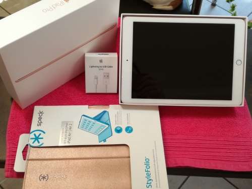 Ipad Pro latest addition 9.7 inch 32gb wifi only Rose Gold 7 months old, No scratches!!!!