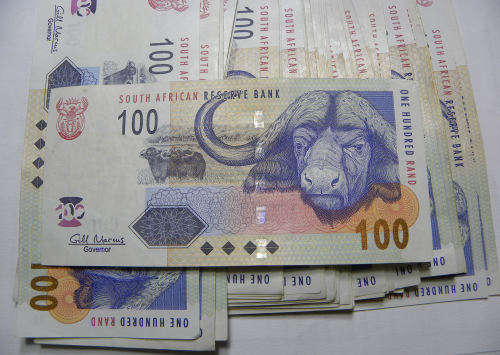 Bargain RSA notes: Nice EF grade 12 x Gill Marcus R100 notes. Bid per note.