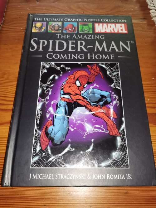 Different Spiderman collectables, figurine/trading cards