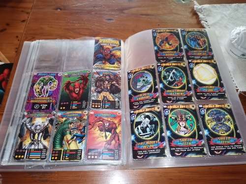 Different Spiderman collectables, figurine/trading cards