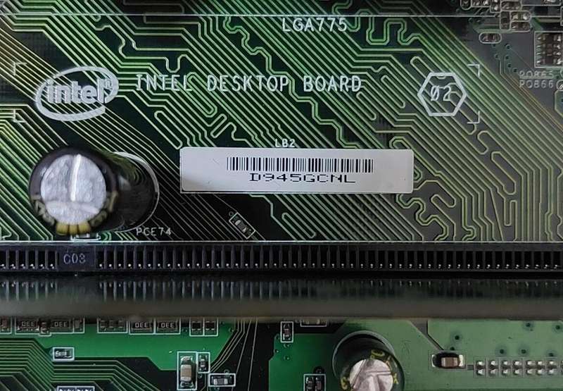 Intel LGA 775 Desktop Board + Celeron + RAM