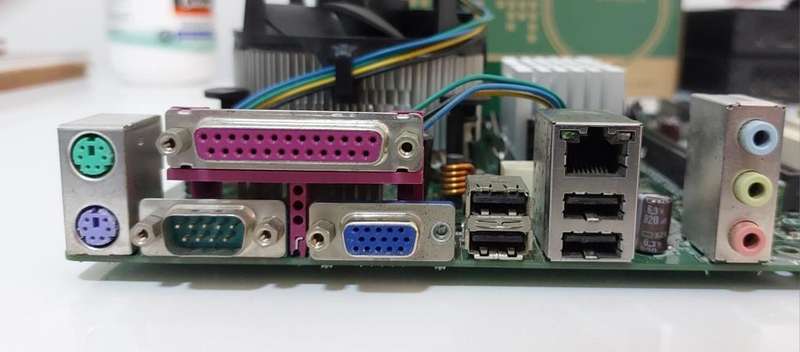 Intel LGA 775 Desktop Board + Celeron + RAM