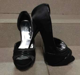 ***Sale***!!  Short in Sizes, Peep-Toe High Heel Size 6 and 7 Only!