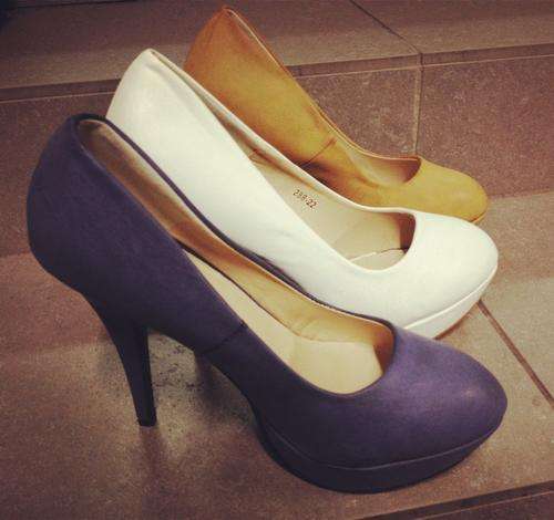 ***Christmas Sale*** Short in Sizes, High Heel In Light Brown/ Black/ White/ Purple/ Size 3-8