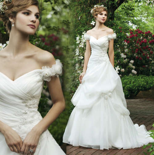 Gorgeous Vintage Style Bridal Gown Wedding Dress with Daises
