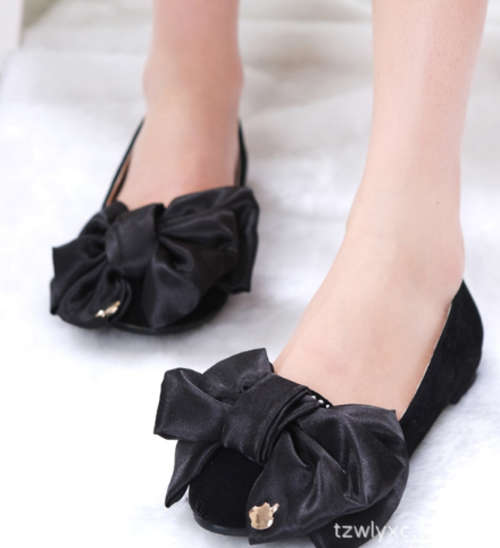 Limited Stock Cute Flat Pump with Bow in Wind Red / Black Size 2.5-6