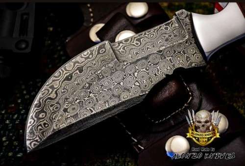 ***Beautiful Custom Made Damascus steel hunting knife*****