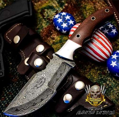 ***Beautiful Custom Made Damascus steel hunting knife*****