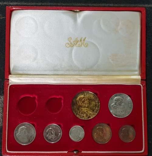 1967 Proof Coin set in red mint box. Toning on R1