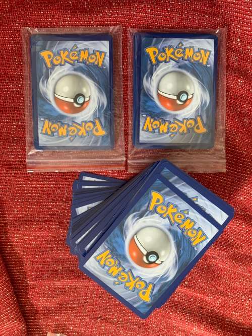 Random Lot of Pokemom cards