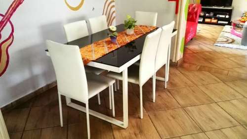 Dinning Table with 6 Chairs.