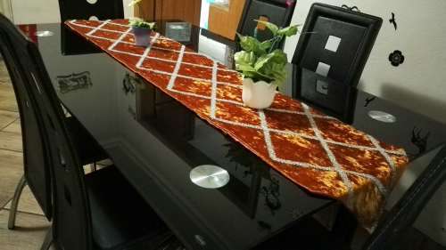 Dinning Table with 6 Chairs.