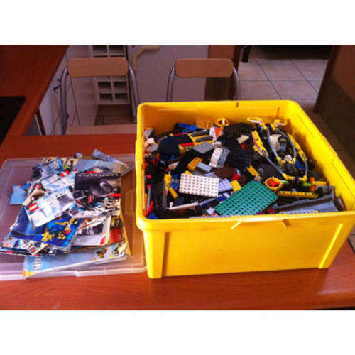 LARGE TUB OF LEGO with a lot of building instructions