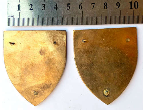 HS144 - 44 Para Bde - 1 Para Bn metal flash - facing set (1 pin missing on each flash)