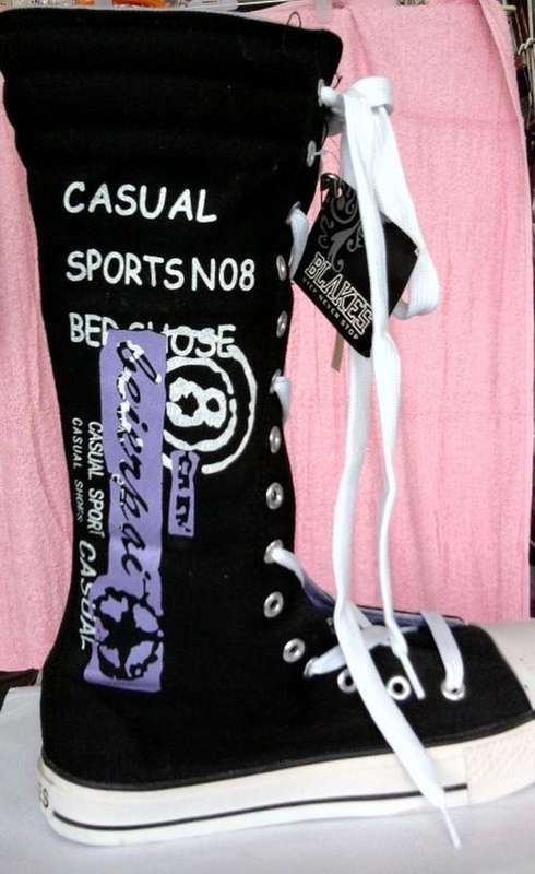 CASUAL SPORT BOOTS-- black/purple size 5