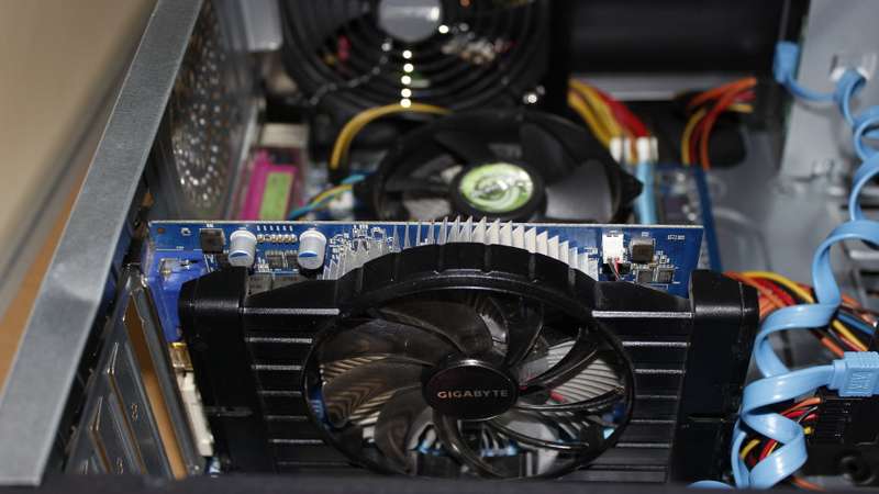 **Must Go**Gaming PC: Intel core i5  / 8 GB DDR3 / HD 7750 / 45