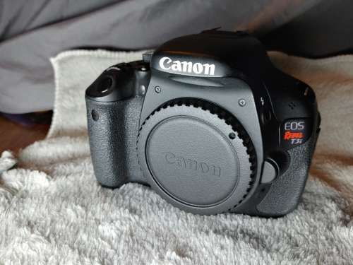 Canon EOS T3i (EOS 600D) + 18-55mm + 50mm + Voyager Prestige