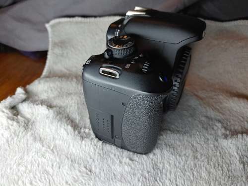 Canon EOS T3i (EOS 600D) + 18-55mm + 50mm + Voyager Prestige