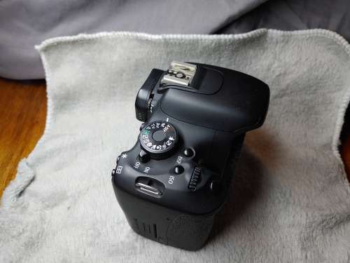 Canon EOS T3i (EOS 600D) + 18-55mm + 50mm + Voyager Prestige