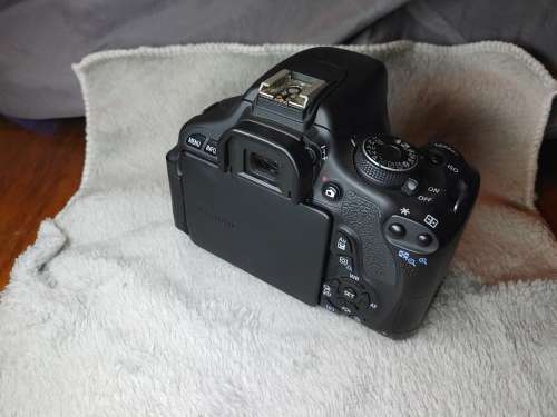 Canon EOS T3i (EOS 600D) + 18-55mm + 50mm + Voyager Prestige