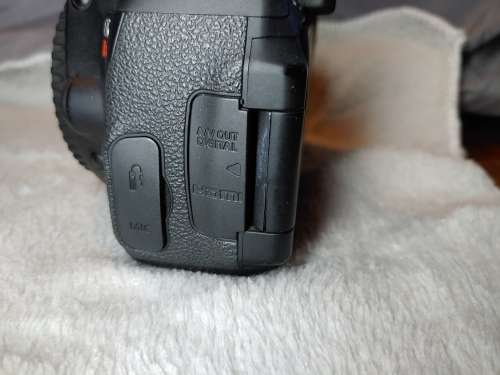 Canon EOS T3i (EOS 600D) + 18-55mm + 50mm + Voyager Prestige