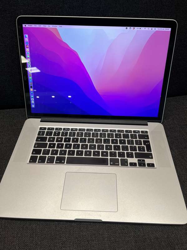 MacBook Pro 2015 , 15-Inch Core i7 2.20GHz , Retina Display, 16GB RAM , 256GB SSD