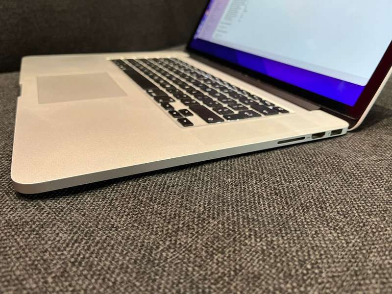 MacBook Pro 2015 , 15-Inch Core i7 2.20GHz , Retina Display, 16GB RAM , 256GB SSD