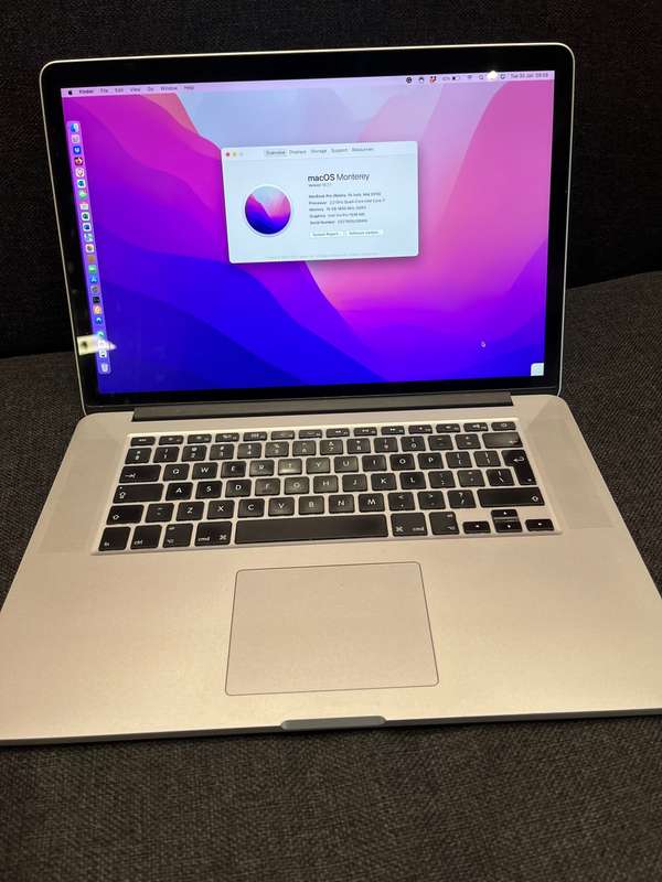 MacBook Pro 2015 , 15-Inch Core i7 2.20GHz , Retina Display, 16GB RAM , 256GB SSD