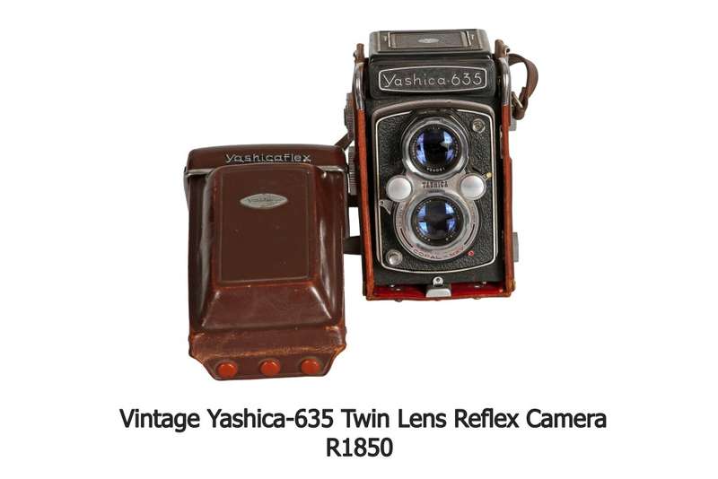 Vintage Yashica - 635 Twin Lens Reflex Camera