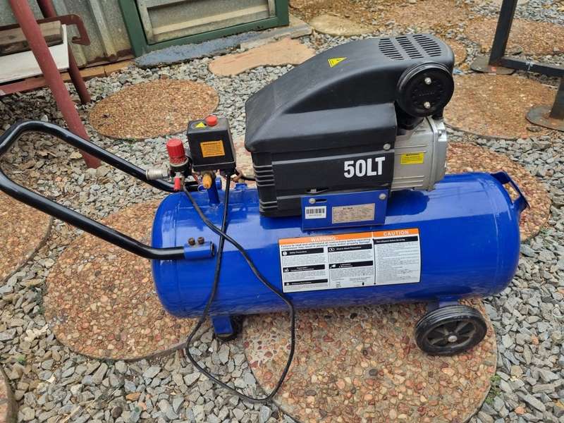 Mac Afric 50 LT/2.5HP Compressor + HVLP Spray Gun + 10mx8mm Blue PVC Hose
