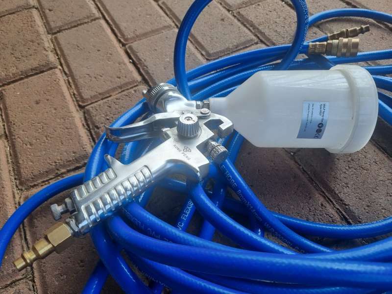 Mac Afric 50 LT/2.5HP Compressor + HVLP Spray Gun + 10mx8mm Blue PVC Hose
