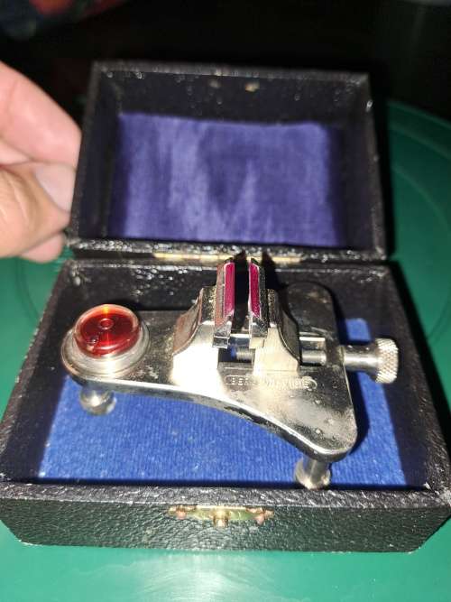 Watchmakers Bergeon balance poising vice