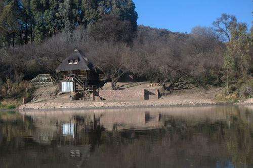 1-8 SLEEPER CABIN - PVT WATERS - VAALRIVER + GUIDED FISHING TOUR + 2 NIGHTS